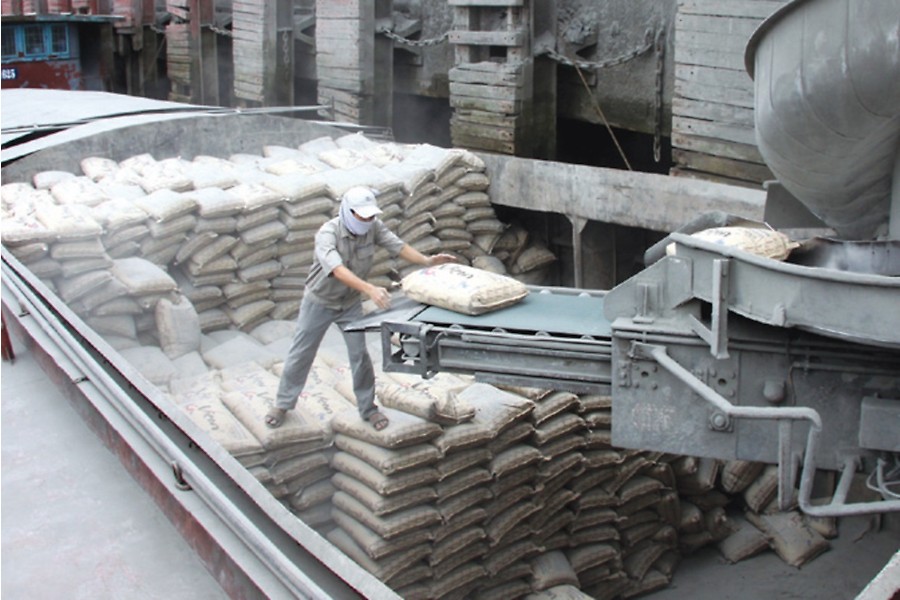 Xi măng là ngành công nghiệp có phát thải carbon lớn - Ảnh minh họa.