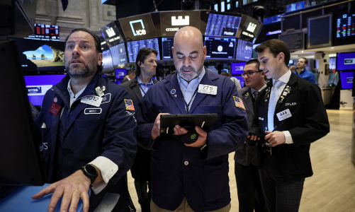 Chứng khoán Mỹ tụt điểm theo cổ phiếu Nvidia, giá dầu tăng bền