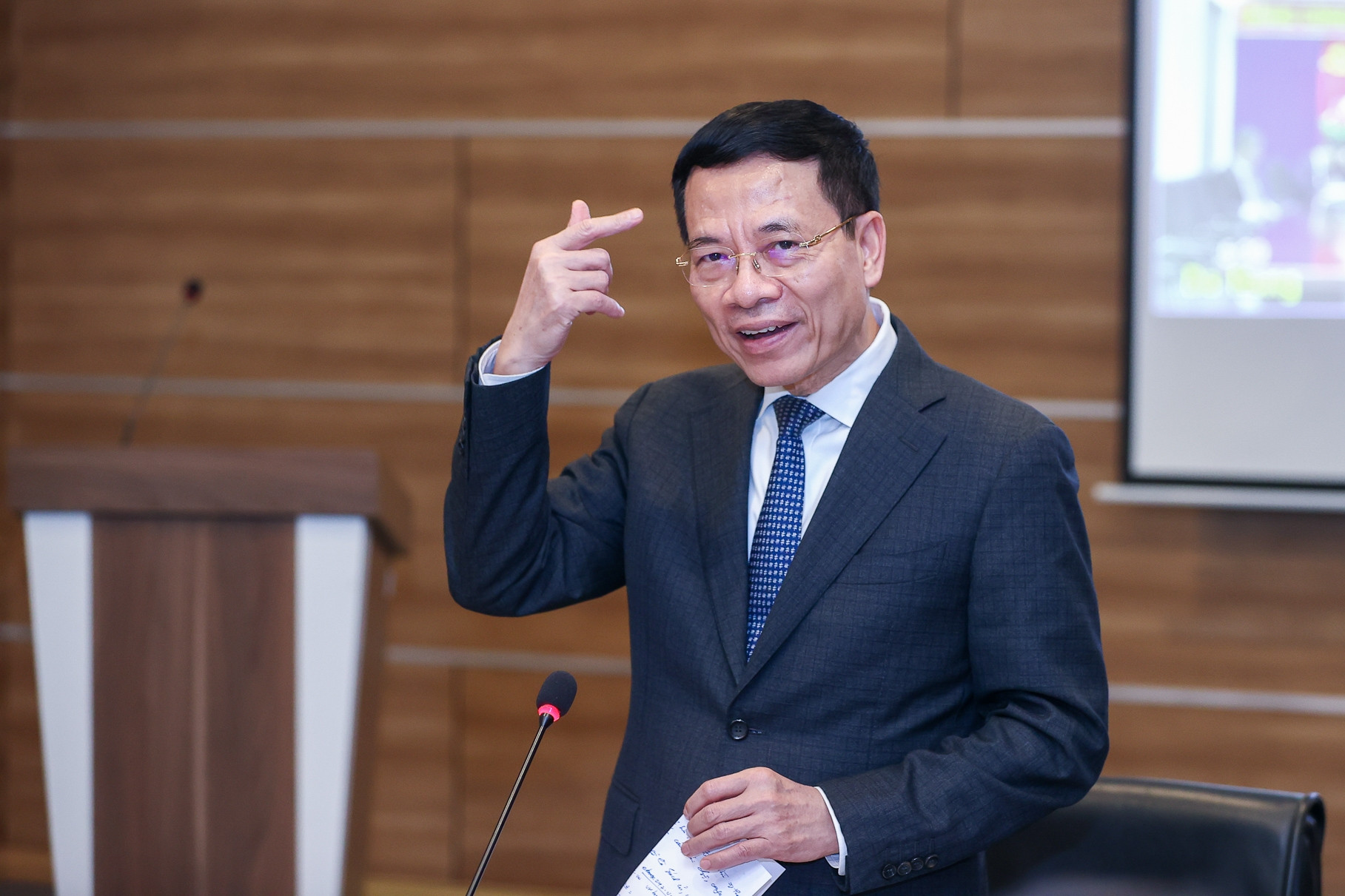 Bộ trưởng Bộ Thông tin và Truyền thông Nguyễn Mạnh Hùng