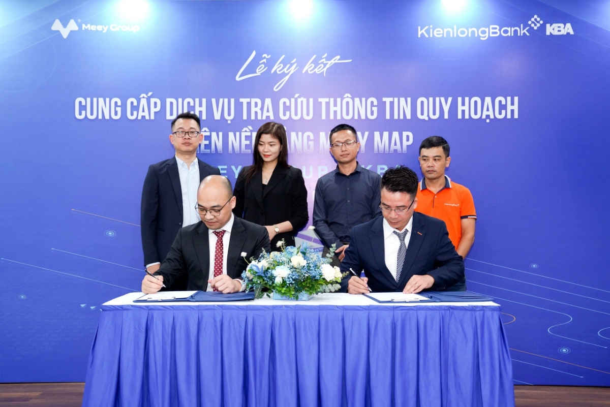 Đại diện Meey Group và KBA tiến hành nghi thức ký kết.