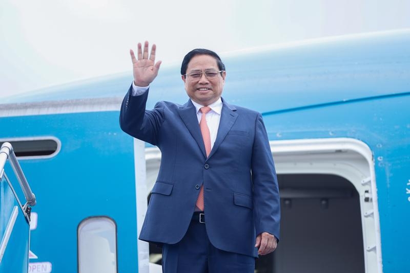 PM leaves Hanoi for World Economic Forum in China