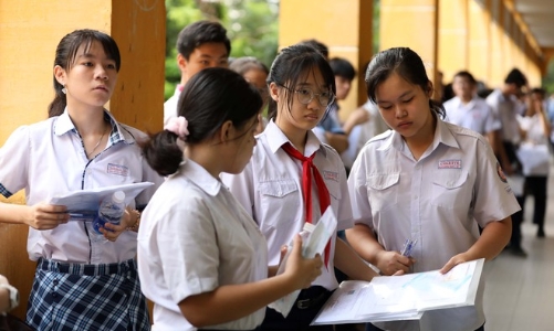 Nhiều địa phương công bố điểm chuẩn lớp 10, có trường lấy 7,75 điểm