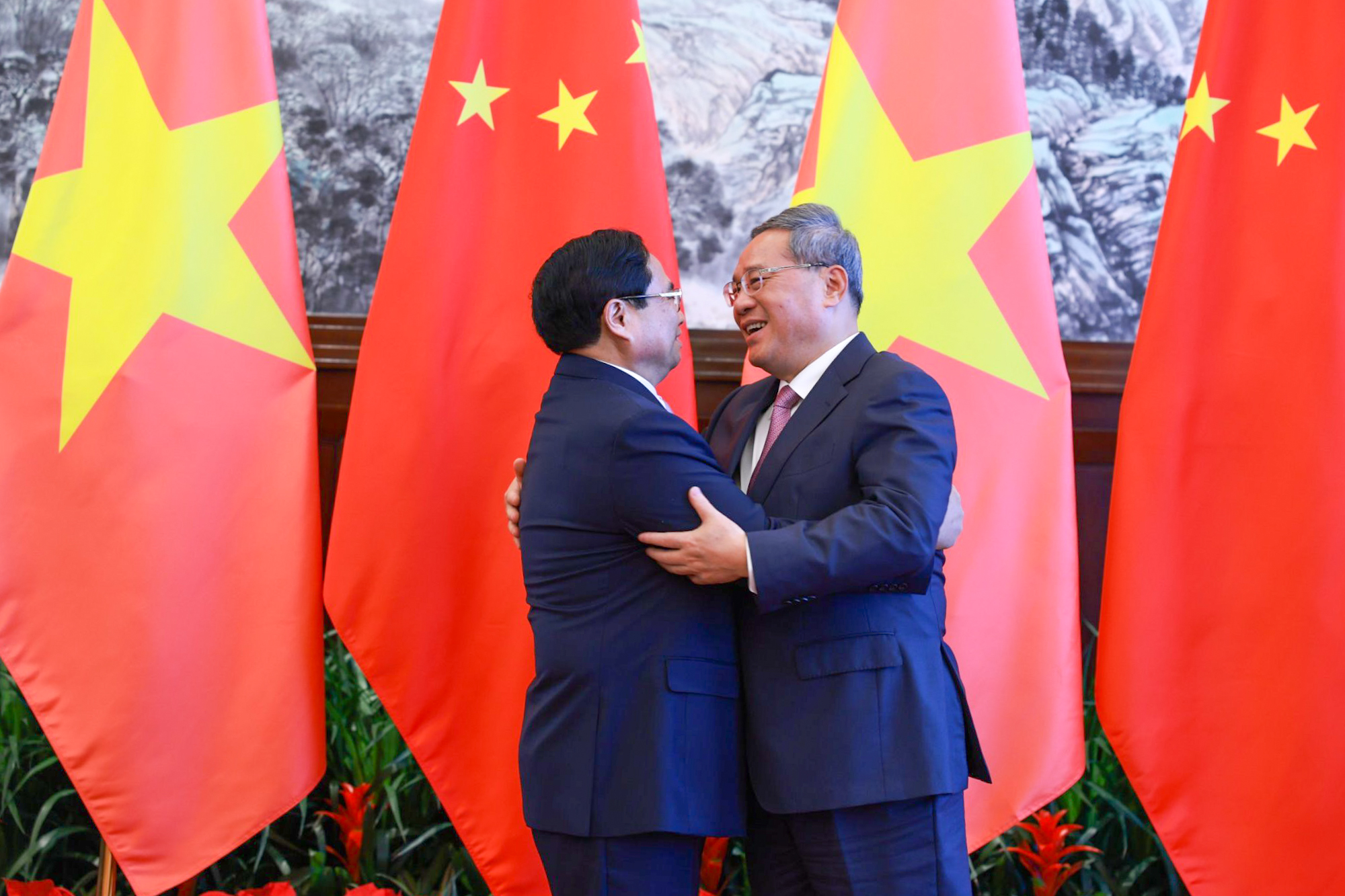 Hai Thủ tướng chụp trước khi tiến hành hội đàm. Ảnh: VGP.