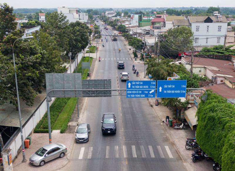 Các huyện ngoại thành TP.HCM không lên thành phố trước năm 2030. Trong ảnh: Quốc lộ 22 qua hai huyện Hóc Môn và Củ Chi.
