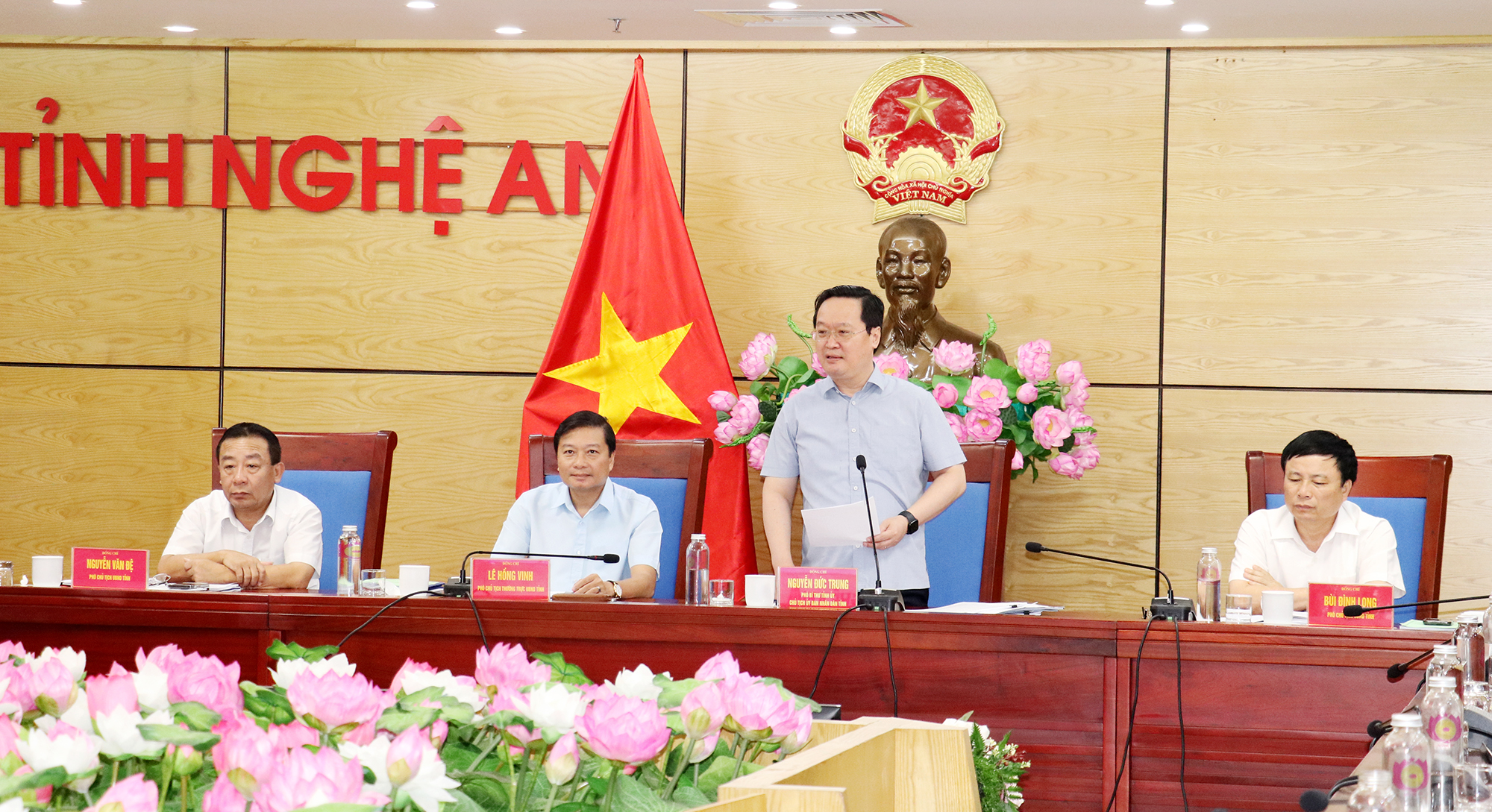 Chủ tịch UBND tỉnh Nghệ An Nguyễn Đức Trung phát biểu tại phiên 