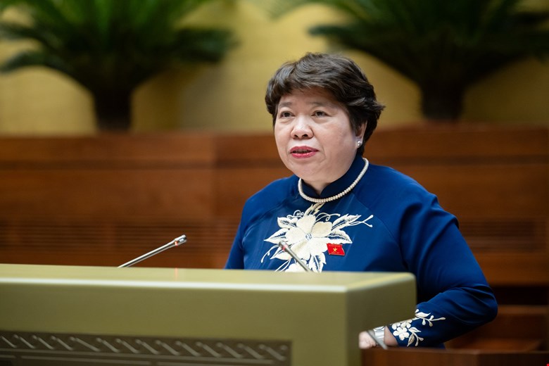 Chủ nhiệm Ủy ban X&atilde; hội của Quốc hội Nguyễn Th&uacute;y Anh b&aacute;o c&aacute;o thẩm tra về c&aacute;c nội dung cải c&aacute;ch tiền lương; điều chỉnh lương hưu, trợ cấp bảo hiểm x&atilde; hội, trợ cấp ưu đ&atilde;i người c&oacute; c&ocirc;ng v&agrave; trợ cấp x&atilde; hội từ ng&agrave;y 01/7/2024.