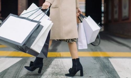 Thương hiệu xa xỉ thay đổi chiến lược khi người tiêu dùng không có tâm trạng mua sắm 