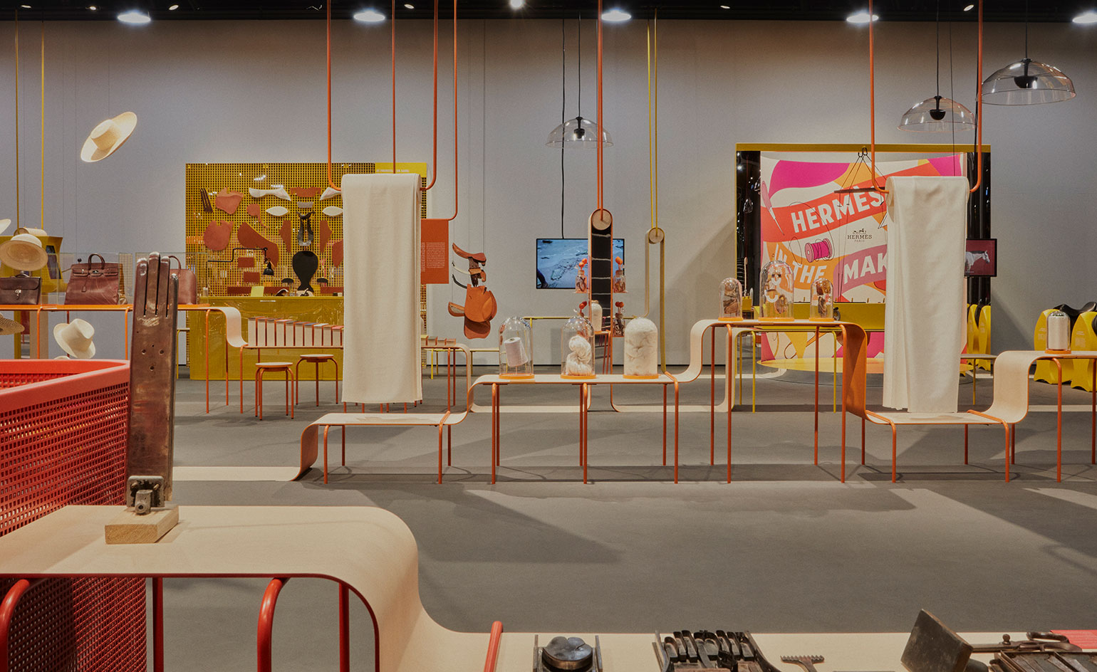 Triển l&atilde;m lưu động Herm&egrave;s in the Making, nơi trưng b&agrave;y kỹ nghệ của c&aacute;c nghệ nh&acirc;n thủ c&ocirc;ng.