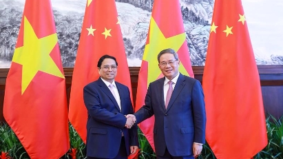 China pledges to further open doors for Vietnamese goods: Premier Li