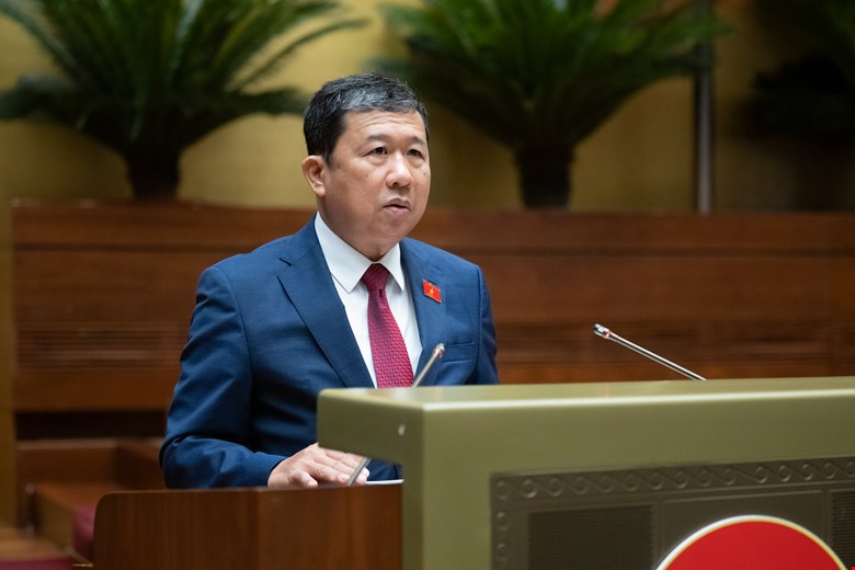 Ông Vũ Hải Hà, Chủ nhiệm Ủy ban Đối ngoại của Quốc hội,  báo cáo Giải trình, tiếp thu ý kiến của các vị đại biểu Quốc hội, chỉnh lý dự thảo Nghị quyết phê chuẩn Văn kiện gia nhập Hiệp định Đối tác Toàn diện và Tiến bộ xuyên Thái Bình Dương (CPTPP) của Liên hiệp Vương quốc Anh và Bắc Ai-len.