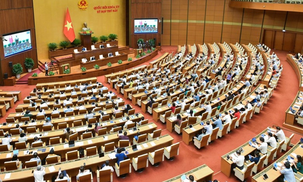 Quốc hội điều chỉnh chương trình họp, quyết định vấn đề nhân sự và thảo luận về cải cách tiền lương.