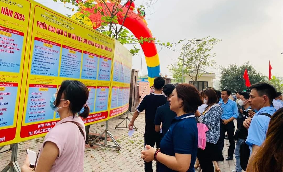 Lao động tìm việc làm tại Hà Nội. Ảnh: Thanh Hải.