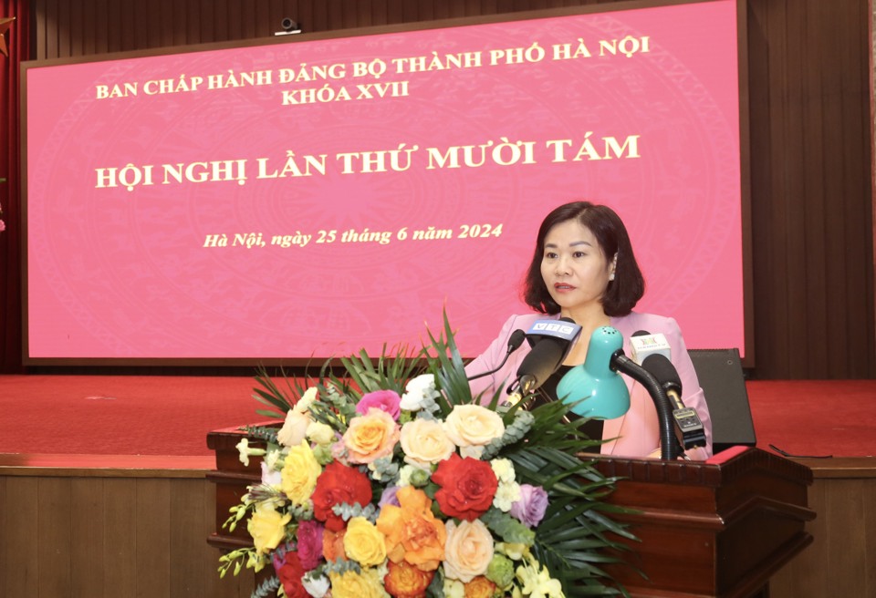Phó Bí thư Thường trực Thành ủy Nguyễn Thị Tuyến phát biểu khai mạc hội nghị.  
