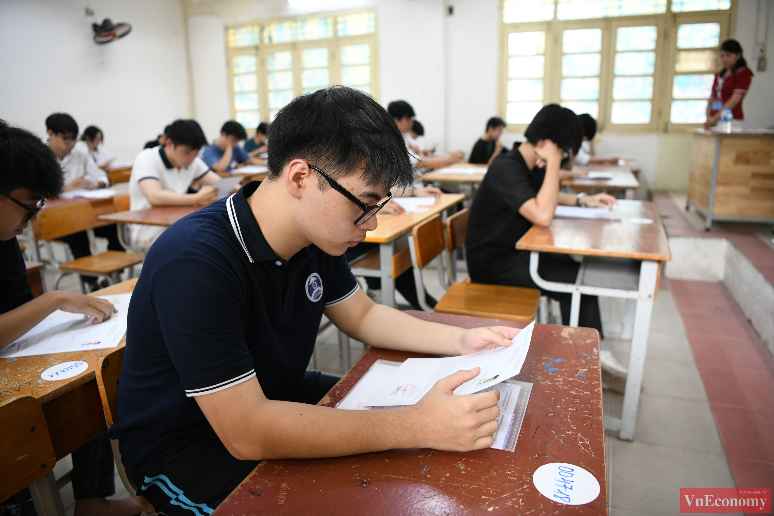 Là một kỳ thi mang hai mục đích quan trọng, Ban Chỉ đạo thi TP Hà Nội quyết tâm không để xảy ra bất kỳ sai sót nào. 100% điểm thi tốt nghiệp THPT được kiểm tra kỹ lưỡng, không bỏ sót bất kể khâu nào.
