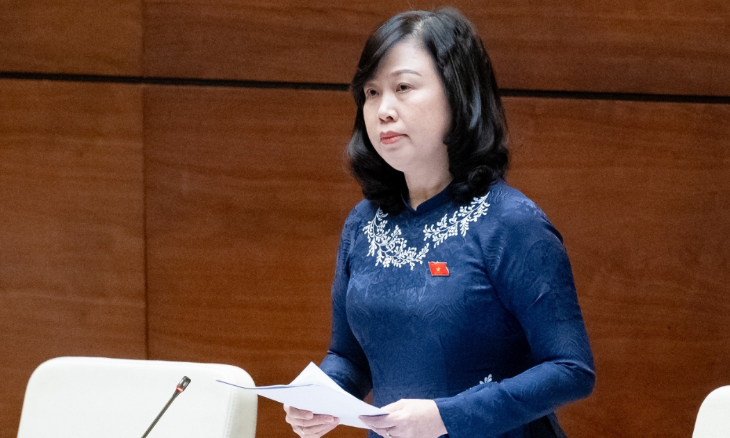 Bộ trưởng Bộ Y tế Đào Hồng Lan giải trình một số nội dung đại biểu quan tâm. Ảnh: Quochoi.