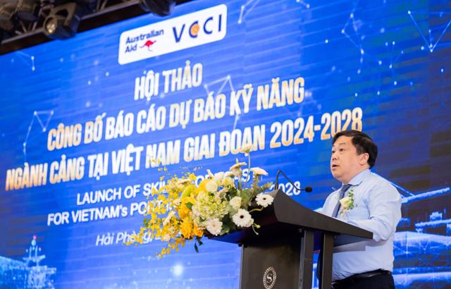 Ông Hoàng Hồng Giang: 