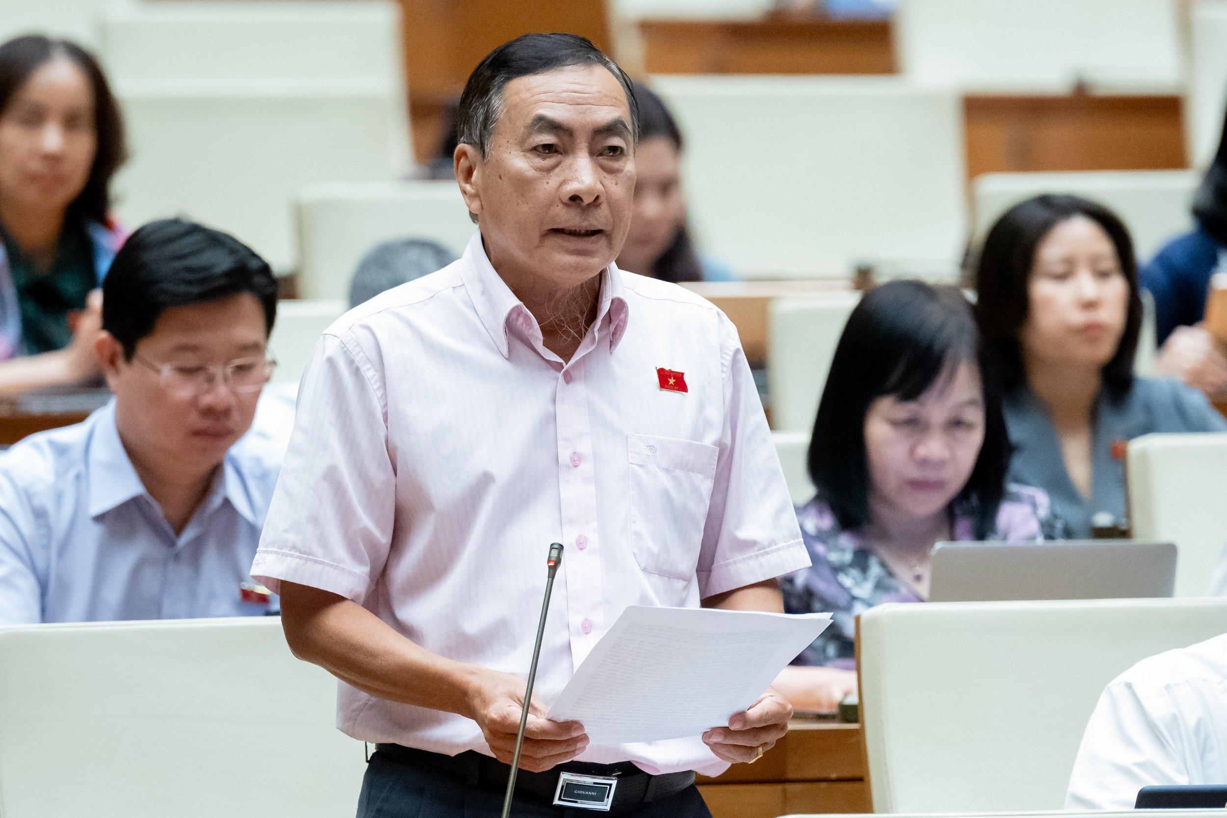 Đại biểu Phạm Văn H&ograve;a, đo&agrave;n Đồng Th&aacute;p. Ảnh: Quochoi.