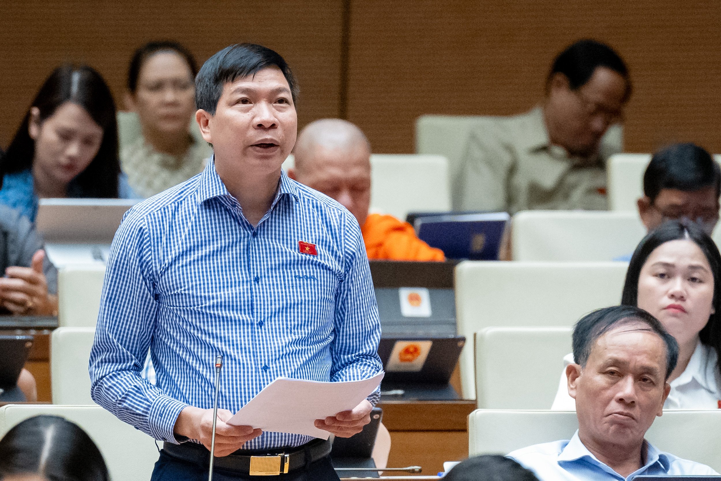 Đại biểu Trần Văn Thức, đo&agrave;n Thanh Ho&aacute;. Ảnh: Quochoi.