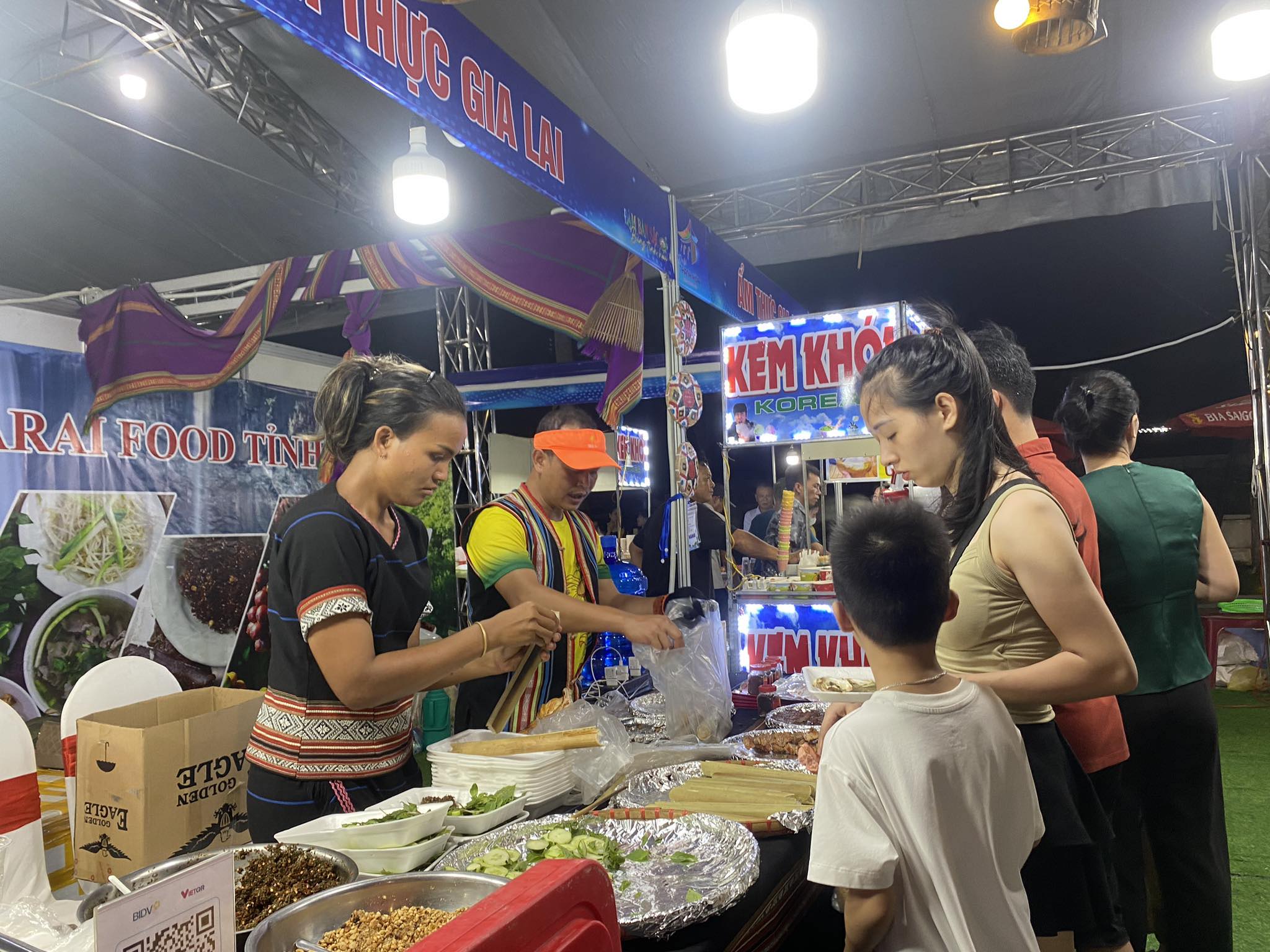 Liên hoan Văn hóa Ẩm thực xứ Thanh năm 2024 diễn ra từ ngày 27 đến ngày 30/6 tại thành phố Sầm Sơn thu hút lượng lớn khách du lịch