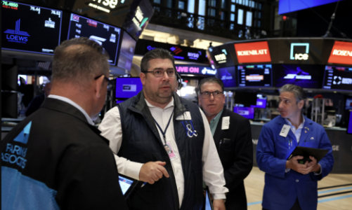 S&P 500 tăng liền hai phiên, giá dầu đi lên bất chấp thống kê bất lợi