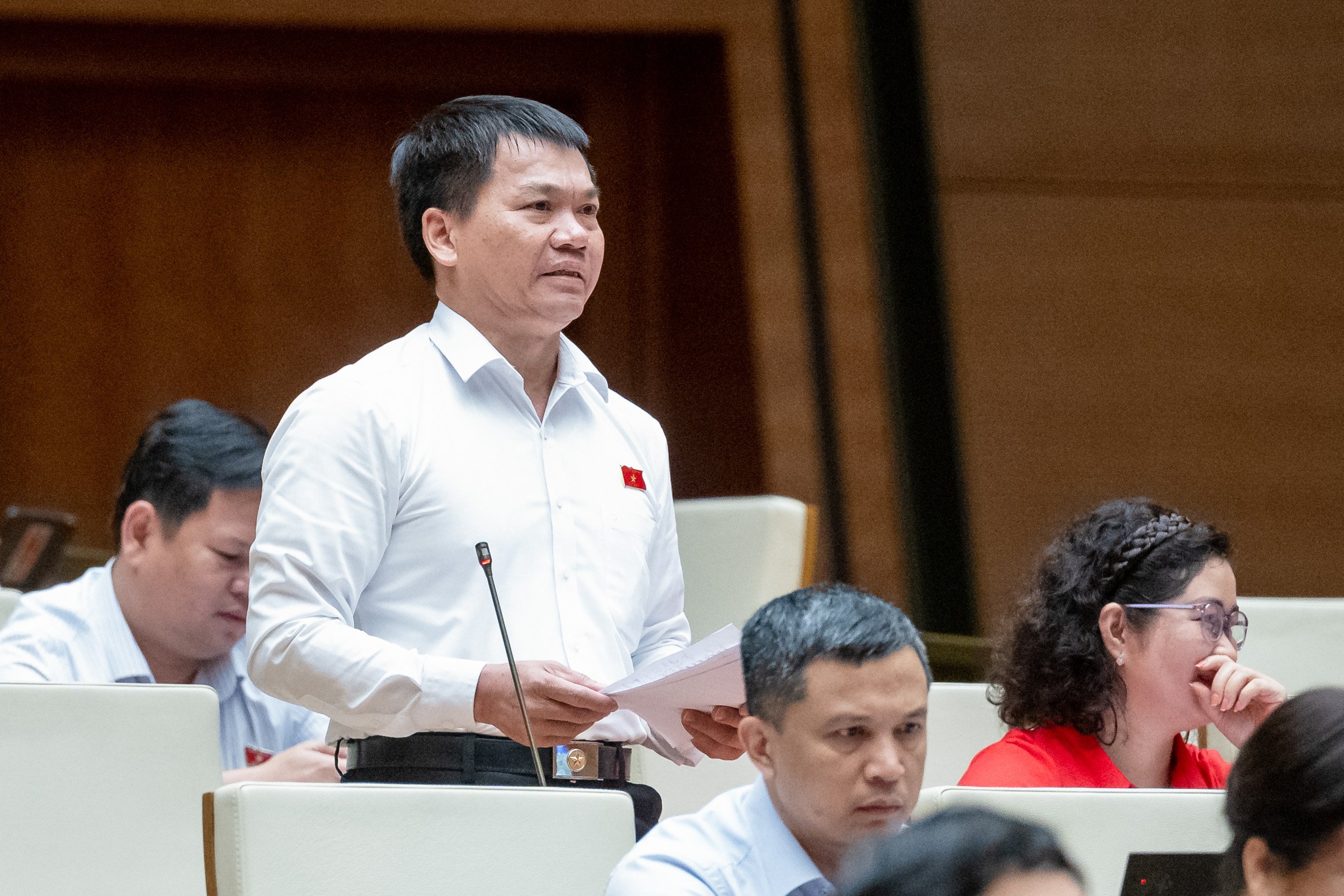 Đại biểu Dương Khắc Mai, đo&agrave;n Đắk N&ocirc;ng.