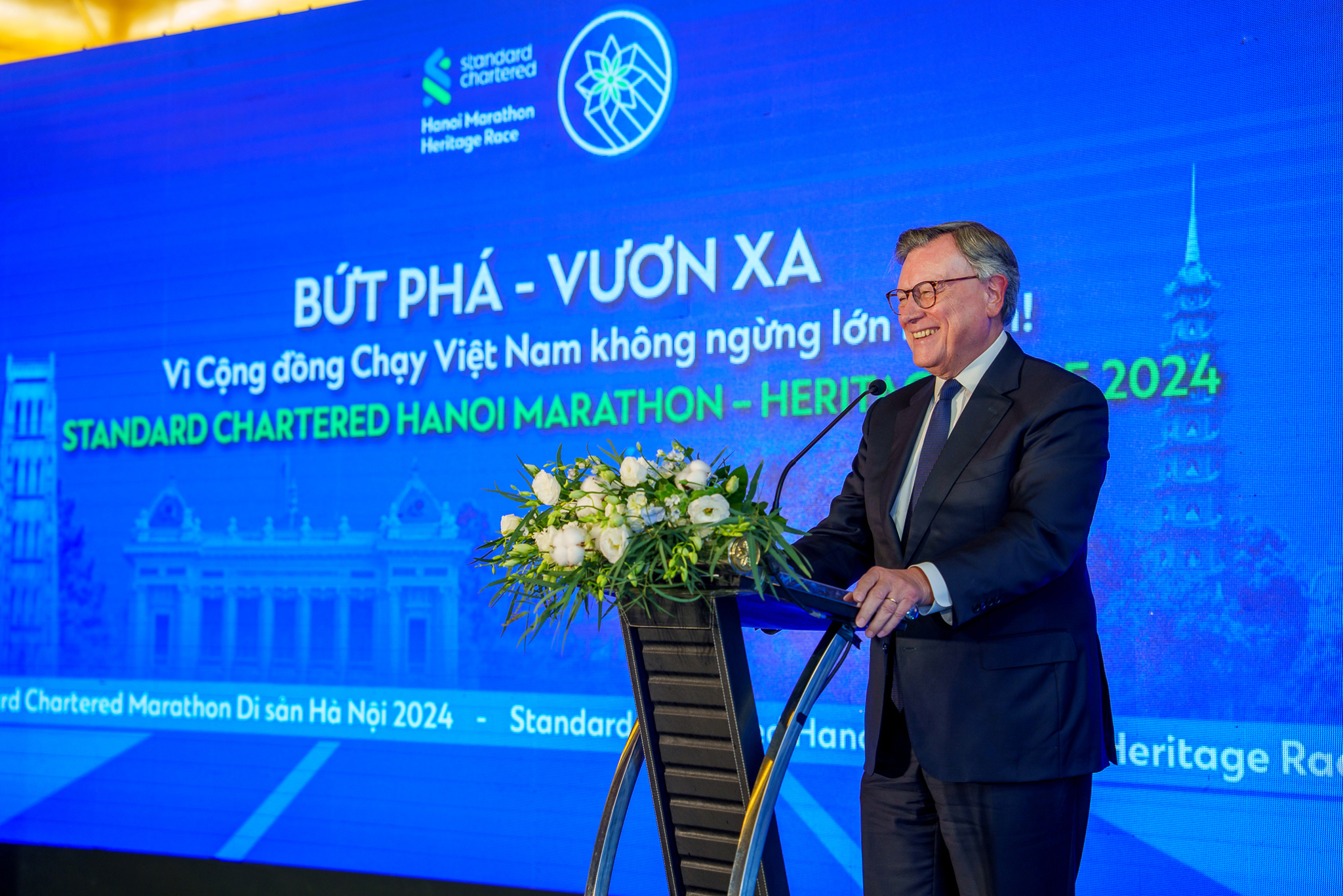 Tiến sĩ José Viñals – Chủ tịch Tập đoàn Standard Chartered phát biểu.