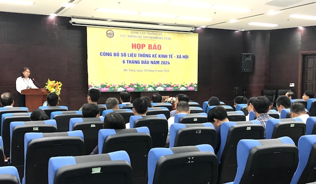 Quang cảnh họp báo công bố số liệu thống kê kinh tế xã hội 6 tháng đầu năm 2024. Ảnh Ngô Anh Văn.