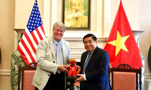 Việt Nam và Hoa Kỳ tăng cường hợp tác đầu tư trong lĩnh vực bán dẫn và AI