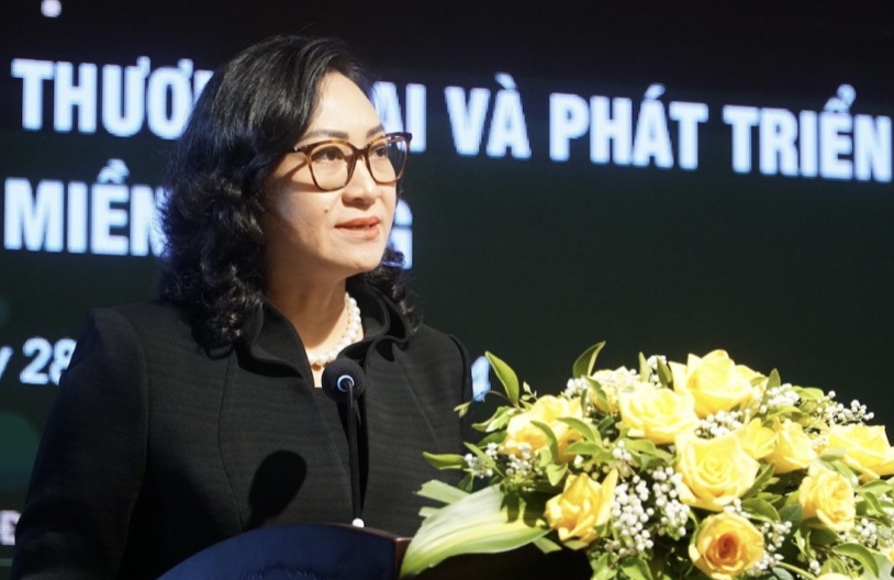Thứ trưởng Bộ Công Thương Phan Thị Thắng phát biểu khai mạc Hội nghị Xúc tiến thương mại và phát triển xuất nhập khẩu khu vực miền Trung – Tây Nguyên.