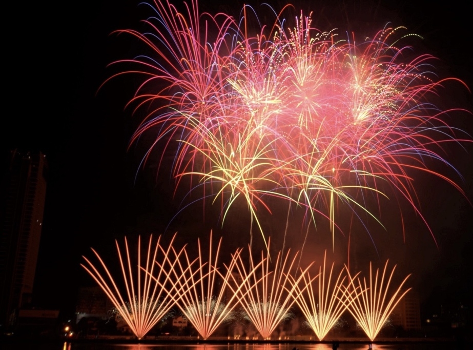 Lễ hội ph&aacute;o hoa quốc tế Đ&agrave; Nẵng năm 2024 thu h&uacute;t h&agrave;ng vạn kh&aacute;ch du lịch trong nước v&agrave; quốc tế.