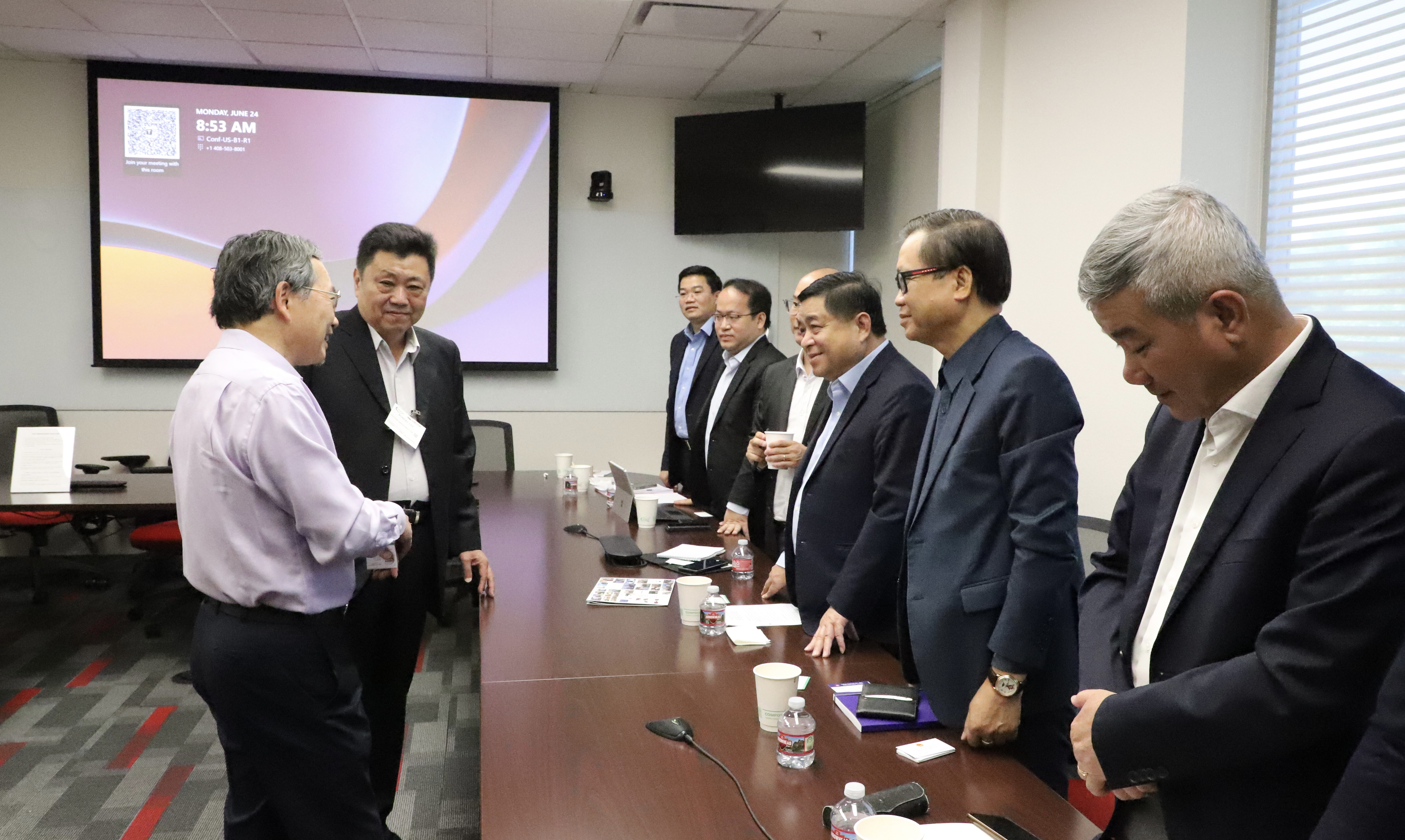Minister Nguyen Chi Dung had a meeting with with leaders of Super Micro Computer, Inc.