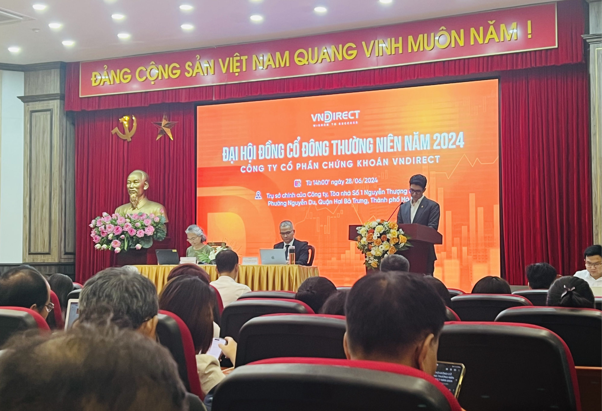 Chiều ng&agrave;y 28/6, VNDirect tổ chức đại hội đồng cổ đ&ocirc;ng thường ni&ecirc;n năm 2024 với 419 cổ đ&ocirc;ng tham dự.