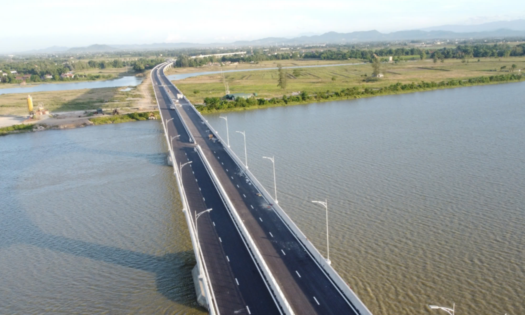 Cầu Hưng Đức dài hơn 4km là công trình cầu vượt sông dài nhất trên tuyến cao tốc Bắc - Nam phía Đông - Ảnh: Doãn Hòa