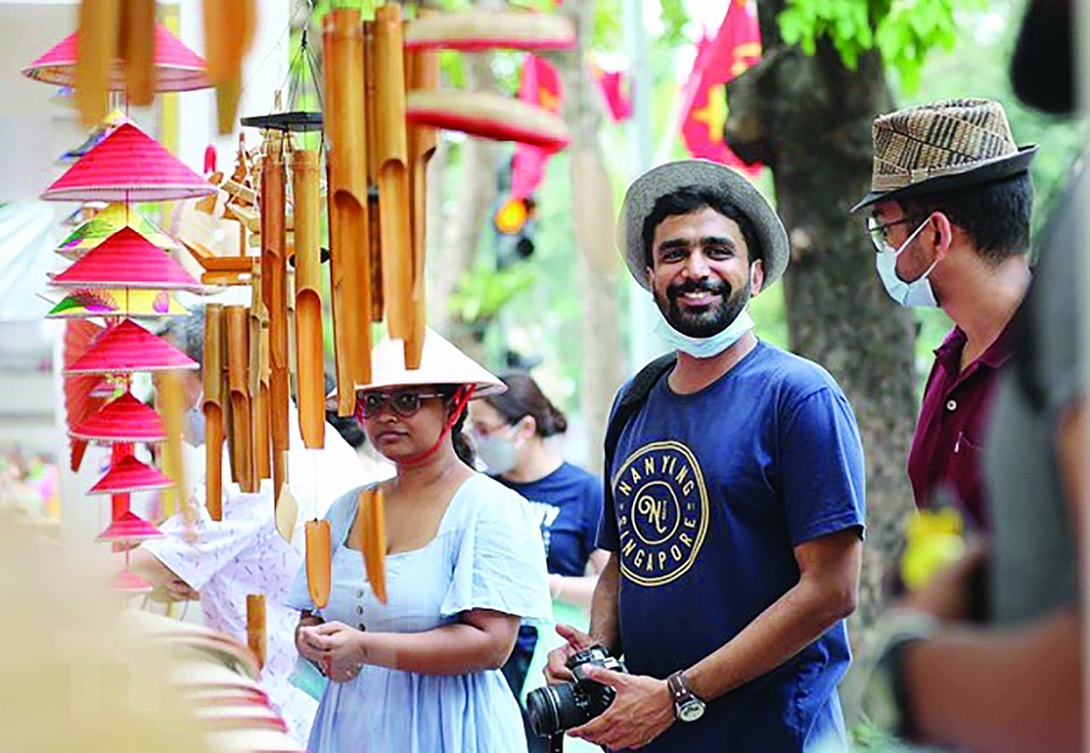 Tổng mức bán lẻ hàng hóa và doanh thu dịch vụ tiêu dùng tháng 6 năm 2024 có sự đóng góp lớn của các ngành dịch vụ lưu trú, ăn uống và dịch vụ du lịch lữ hành.