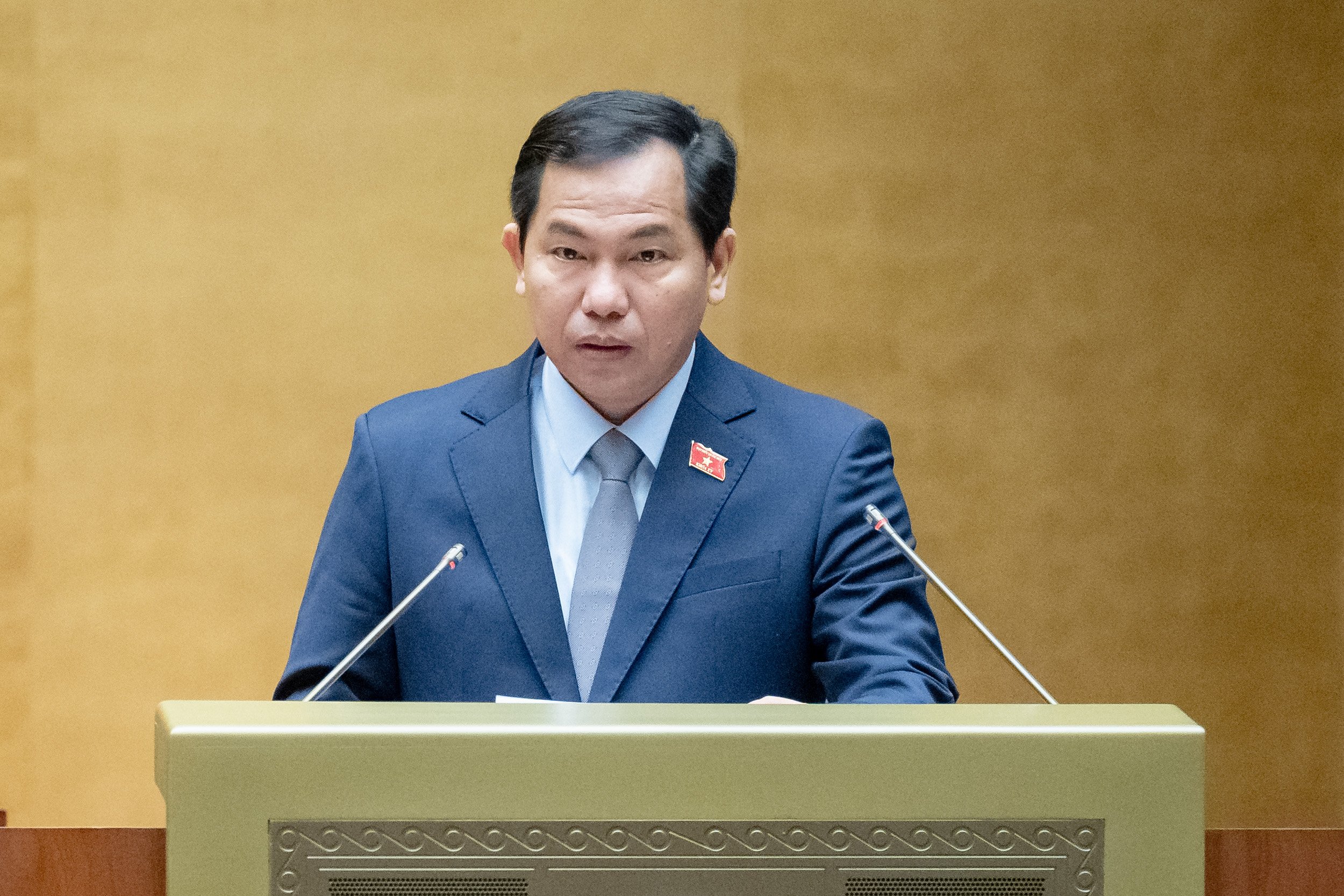 Ông Lê Quang Mạnh, Chủ nhiệm Ủy ban Tài chính, Ngân sách của Quốc hội, trình bày Báo cáo tóm tắt tiếp thu, giải trình và chỉnh lý dự thảo Nghị quyết giám sát chuyên đề. Ảnh: Quochoi.vn.
