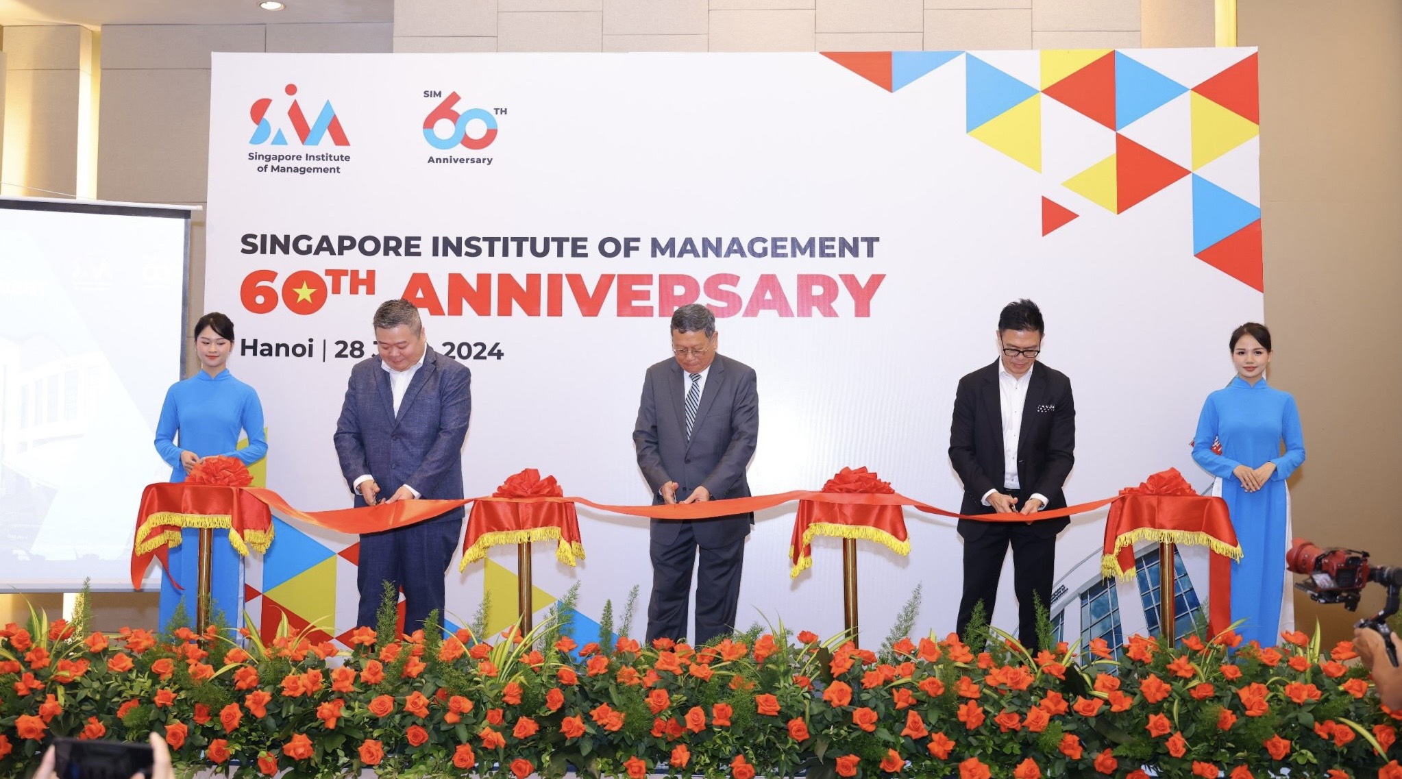 Singapore Institute Of Management Logo