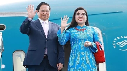 PM Pham Minh Chinh leaves for official visit to RoK