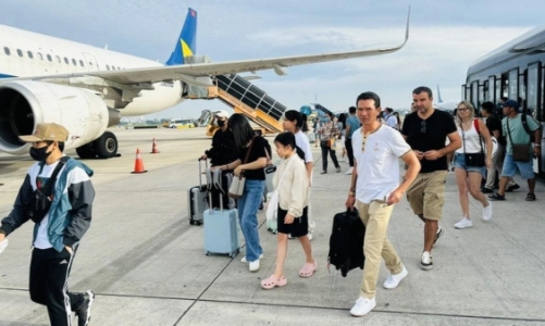 Hàng không phục hồi nhưng vẫn khó khăn