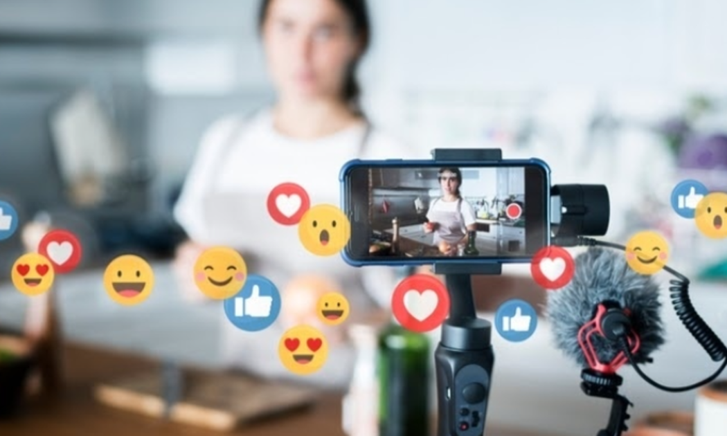 Live stream dự kiến sẽ chiếm 20% doanh số thương mại điện tử trong vòng hai năm tới - Ảnh minh họa
