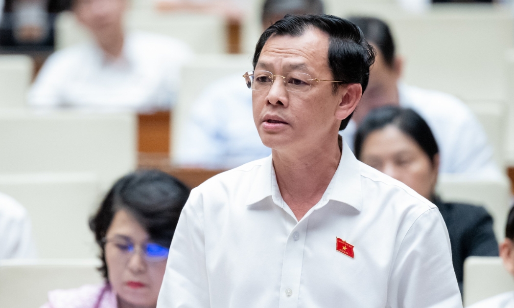 Ông Nguyễn Tri Thức tại phiên thảo luận về Luật Dược trên nghị trường Quốc hội, hôm 26/6. Ảnh: Quochoi.