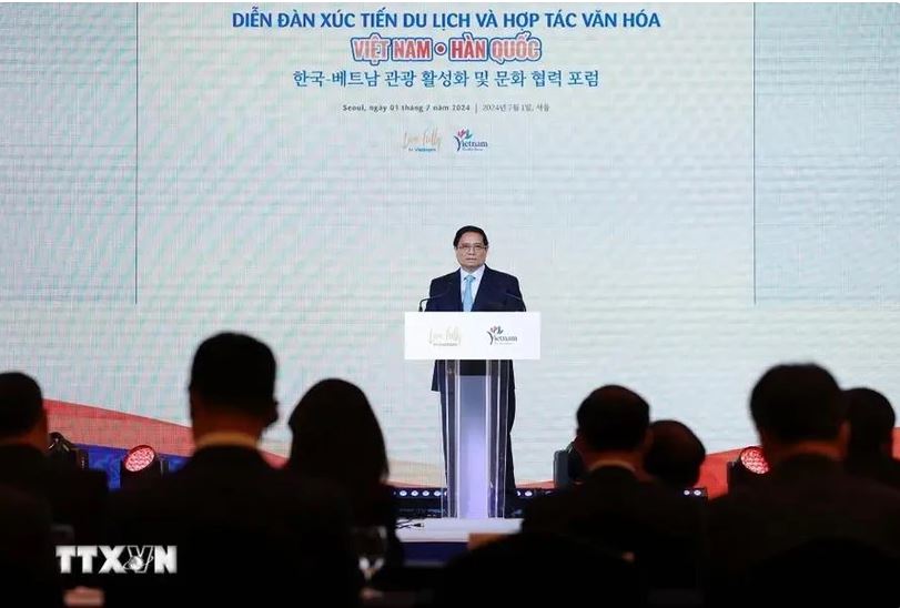 Prime Minister Pham Minh Chinh speaks at the forum. (Photo: VNA)