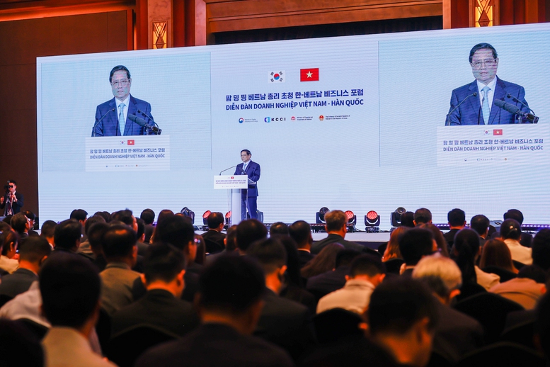 Prime Minister Pham Minh Chinh addressing the Vietnam-South Korea Business Forum in Seoul on July 1. Photo: VGP