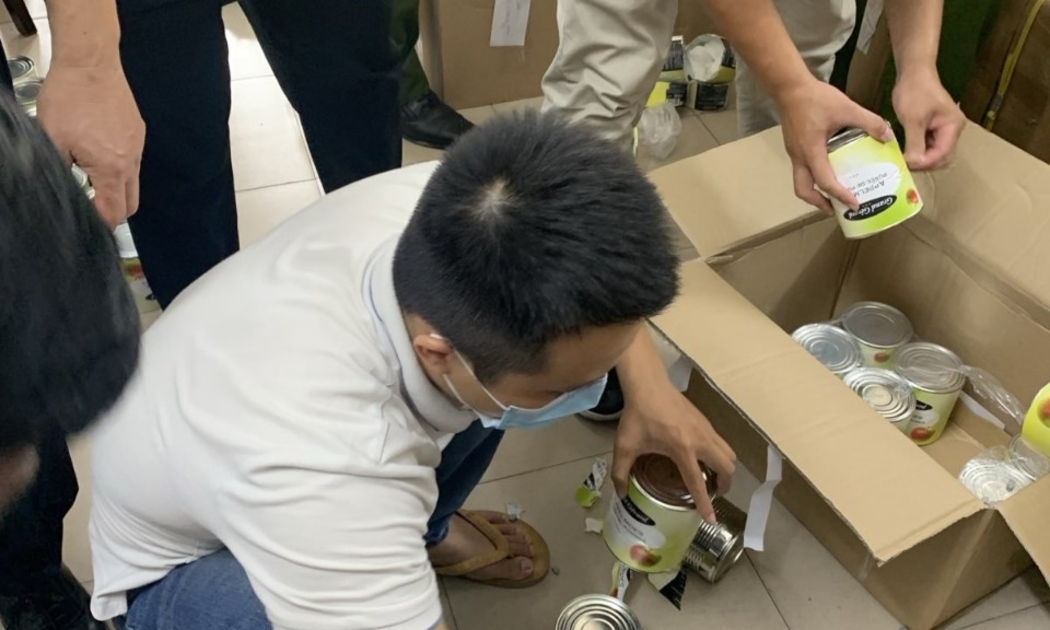 Các đối tượng giấu ma tuý dưới hàng xách tay, quà biếu để vận chuyển ma túy bằng đường hàng không về Việt Nam.