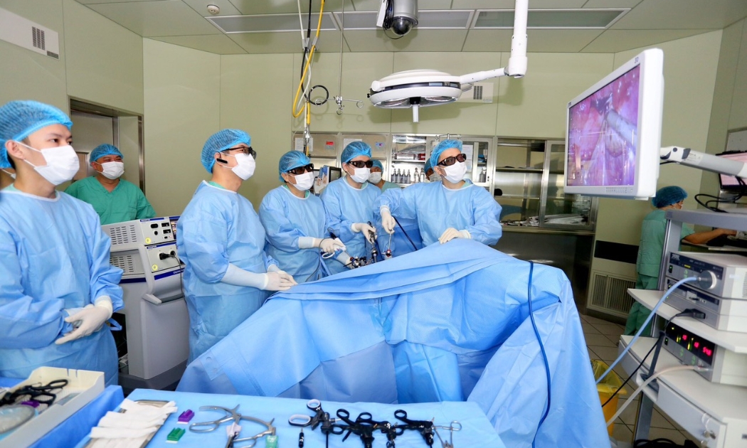 Áp dụng kỹ thuật cao trong điều trị bệnh tại bệnh viện tuyến Trung ương. Ảnh: Tuấn Dũng.