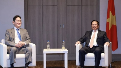 PM receives Samsung Electronics leader in Seoul