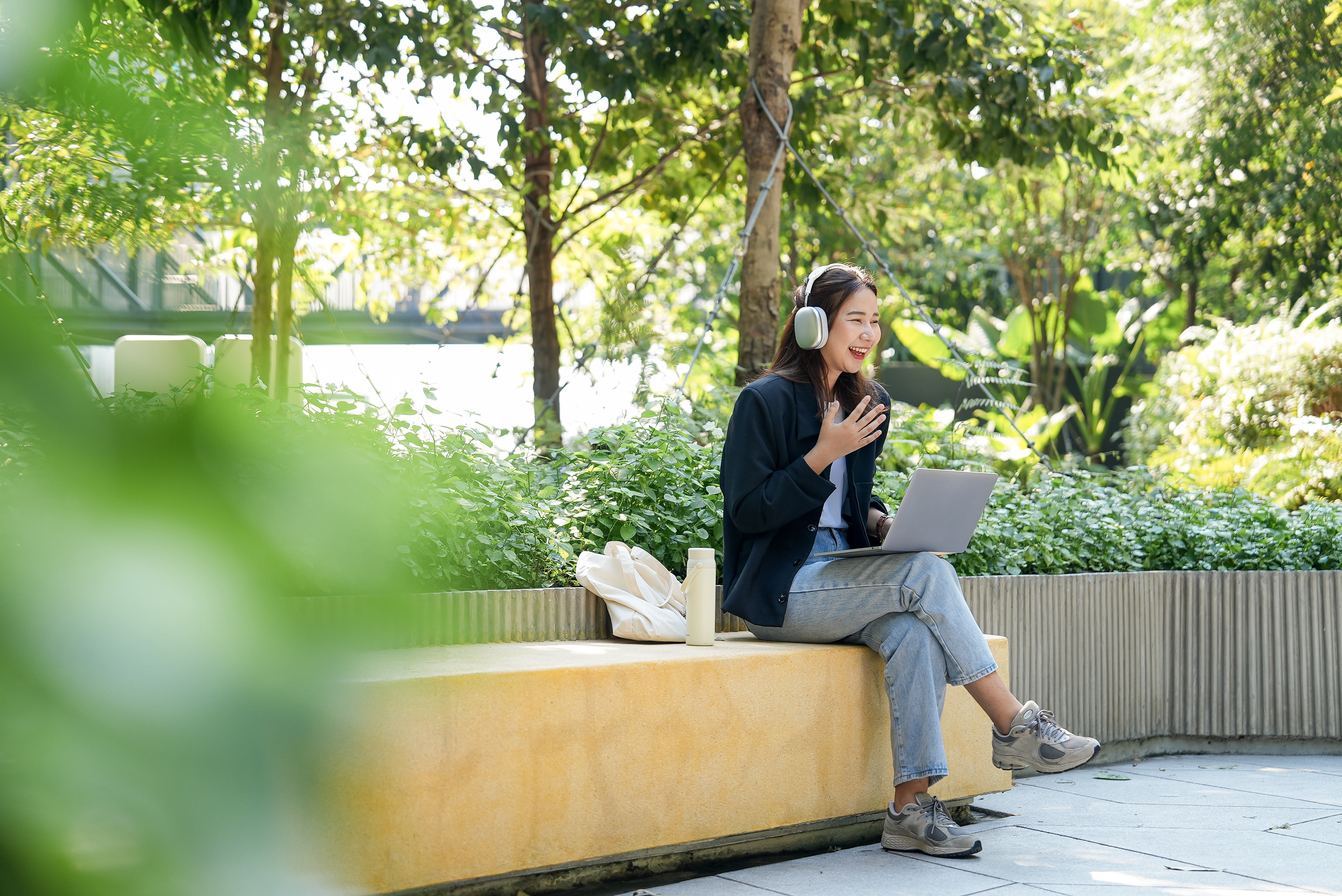 Khảo sát cho thấy, hiệu suất làm việc của nhân viên tại các tòa văn phòng sở hữu chứng chỉ WELL cao hơn 8% so với các tòa văn phòng thông thường (nguồn). Ảnh: CapitaLand Development Vietnam.