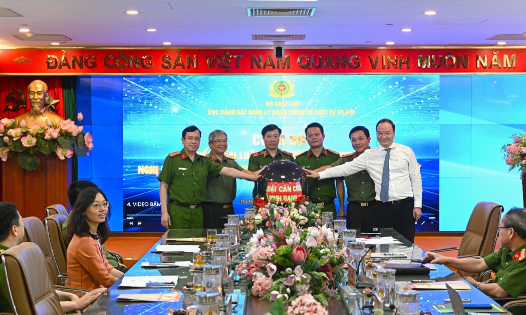 Lễ phát động triển khai Luật Căn cước năm 2023 và Nghị định số 69/2024/NĐ-CP về định danh và xác thực điện tử. (Ảnh: VGP/HT).