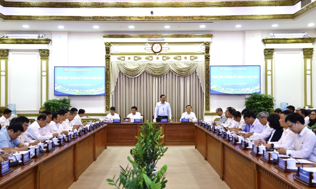 Toàn cảnh phiên họp về tình hình kinh tế - xã hội tháng 6 năm 2024 trên địa bàn Thành phố Hồ Chí Minh chiều 1/7 - Ảnh: TN.