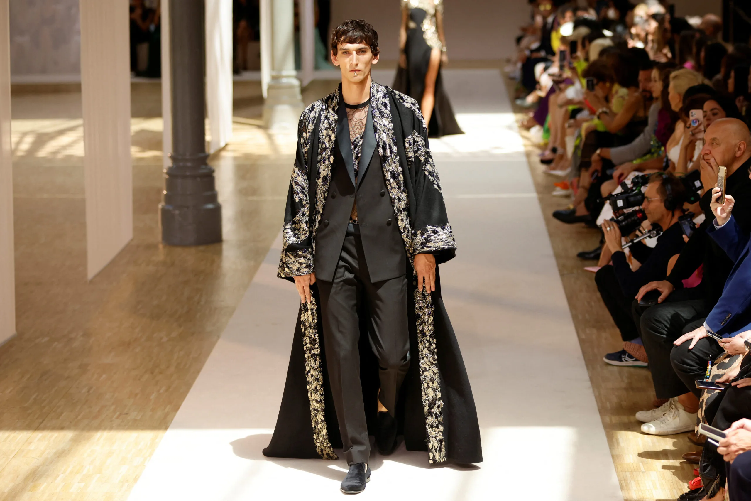 Nhiều thương hiệu đã rục rịch chuyển hướng khi công bố đổi mới Haute Couture.