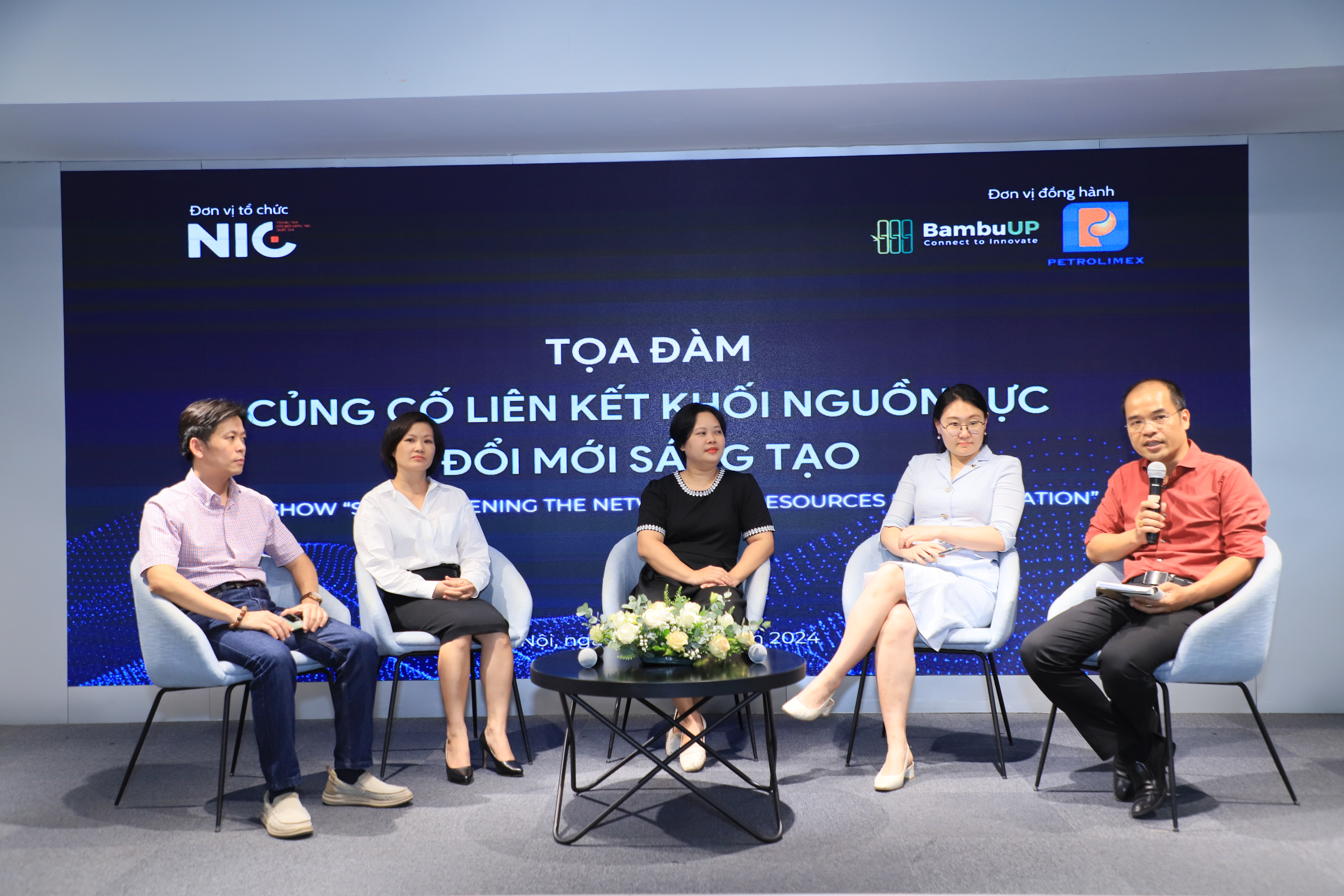 Toàn cảnh Hội thảo “Doanh nghiệp - Viện trường cùng phát triển hệ sinh thái đổi mới sáng tạo”. 